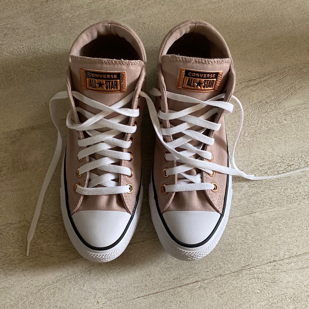 Chuck Taylor converse shoes